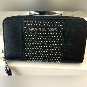 Black Michael Kors Wallet/Wrislet